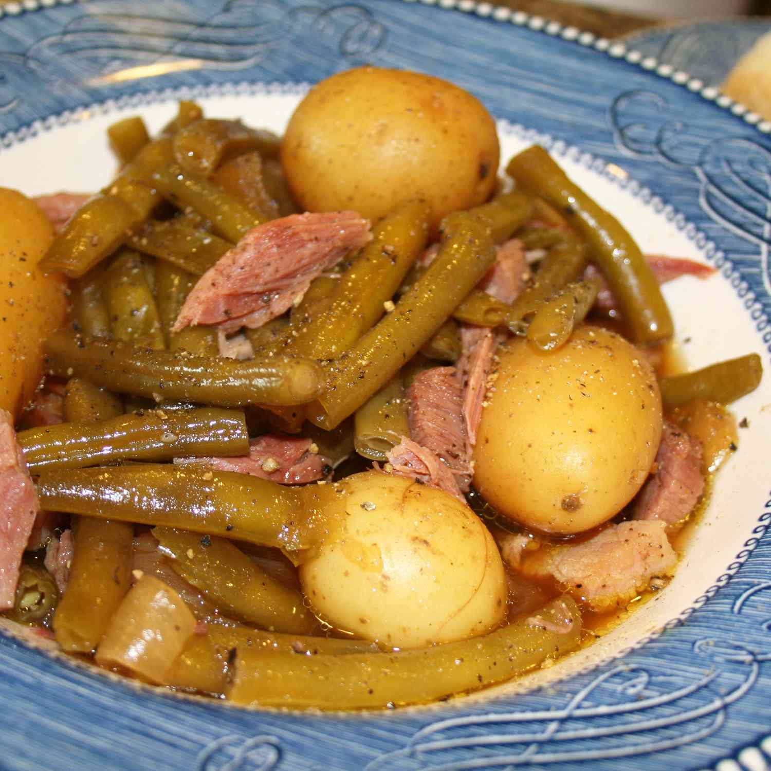 Green bean stew with baby potatoes 