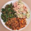 Minced meat with spinach and vegetable salad with yogurt