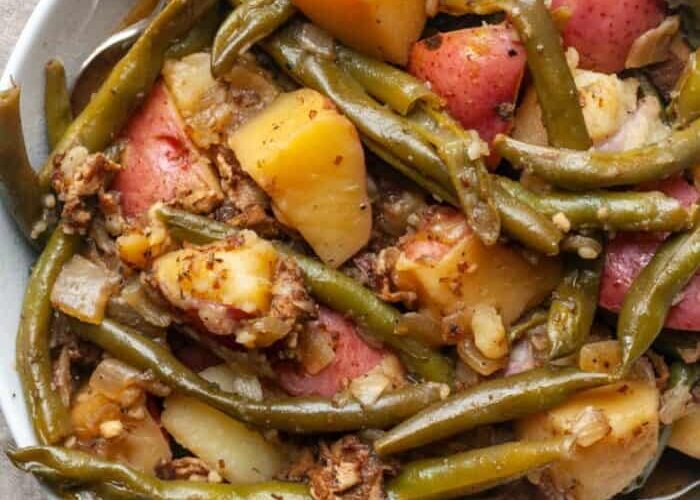 Green bean stew with baby potatoes 