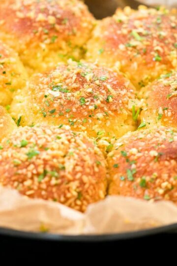 Cheesy Keto Garlic Bread Rolls